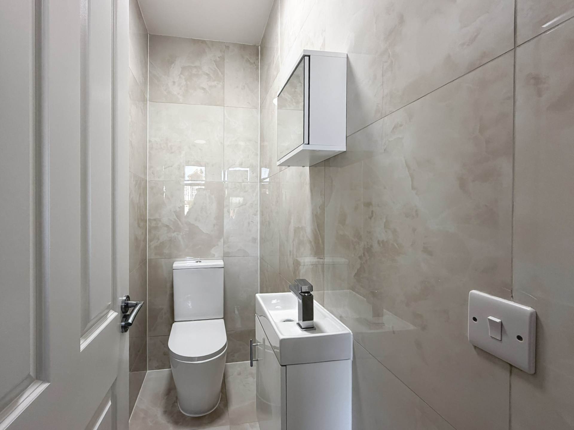 Buxton Drive, New Malden, Image 6