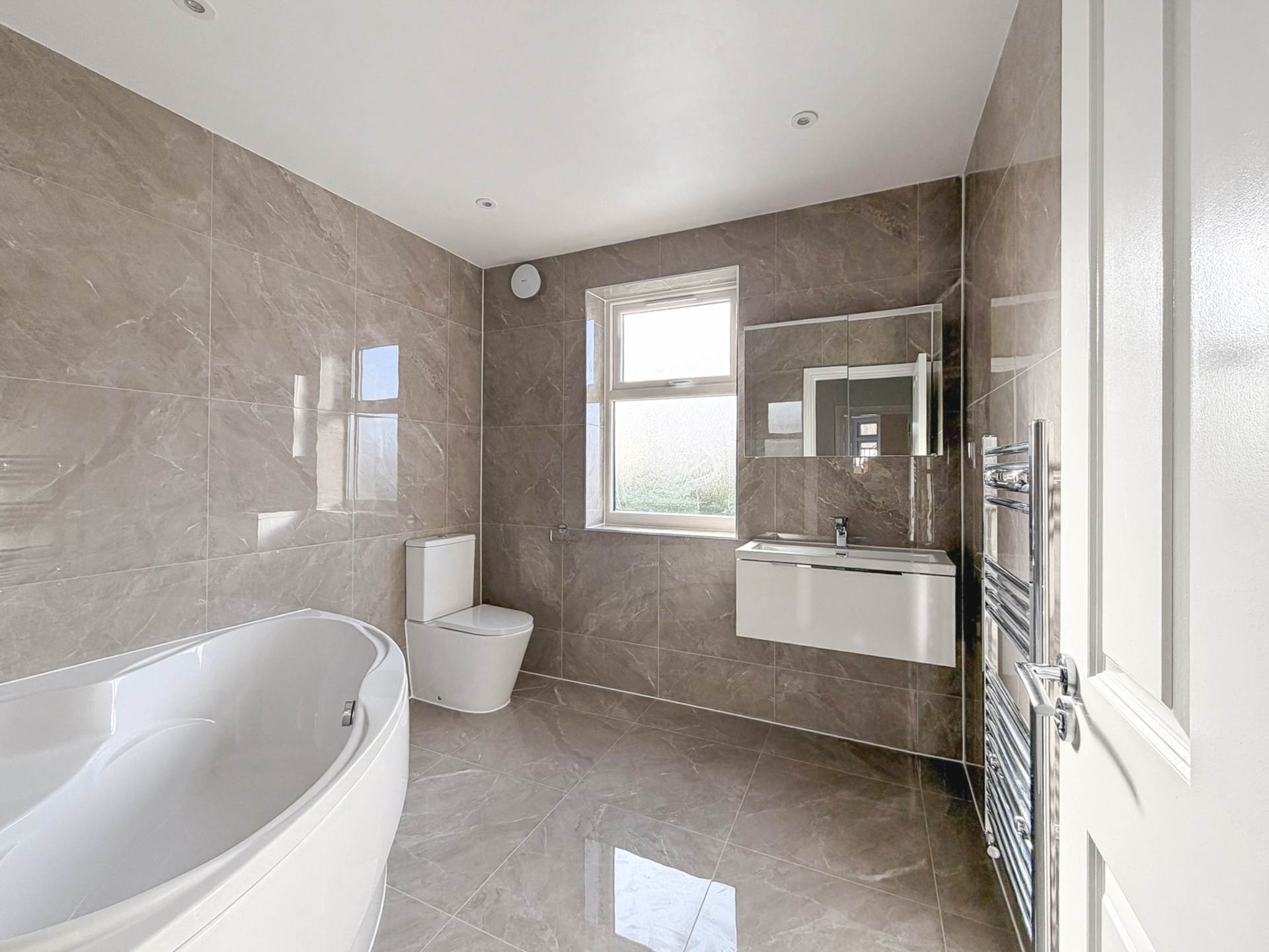 Buxton Drive, New Malden, Image 9