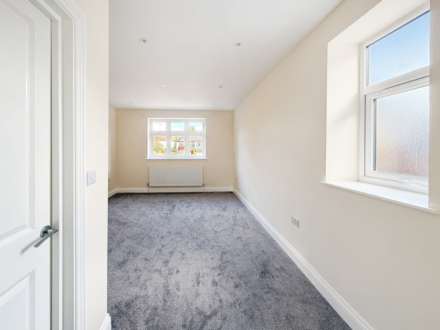 Buxton Drive, New Malden, Image 10