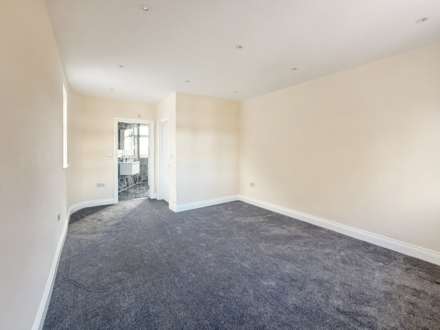 Buxton Drive, New Malden, Image 11