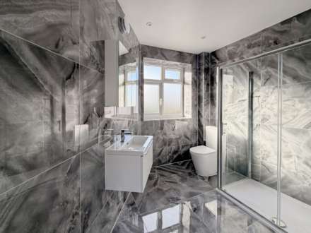 Buxton Drive, New Malden, Image 12