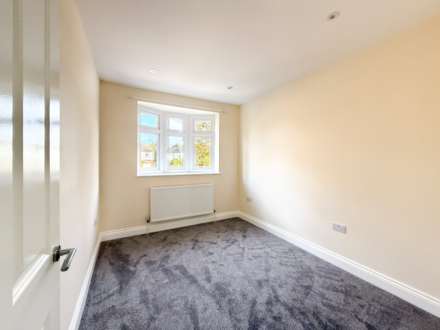 Buxton Drive, New Malden, Image 15