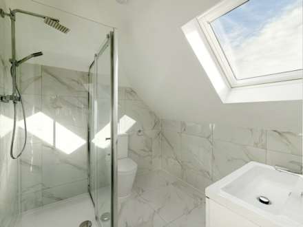 Buxton Drive, New Malden, Image 17