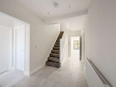 Buxton Drive, New Malden, Image 19