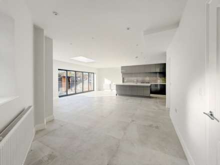 Buxton Drive, New Malden, Image 2