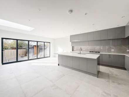 Buxton Drive, New Malden, Image 4