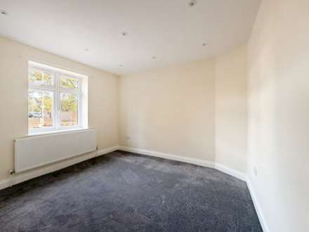 Buxton Drive, New Malden, Image 8