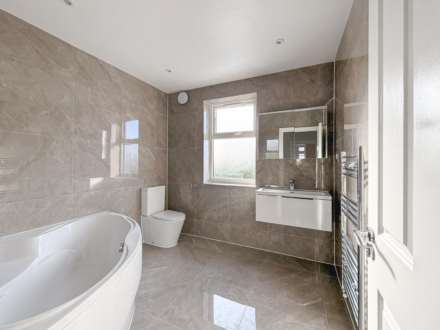 Buxton Drive, New Malden, Image 9