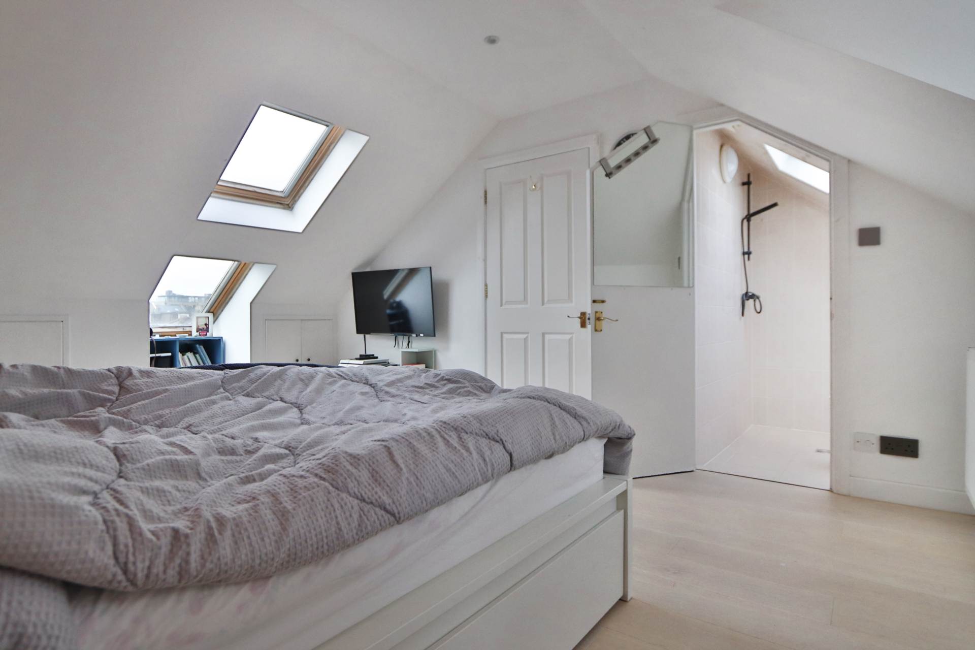 Russell Road, London, Image 12