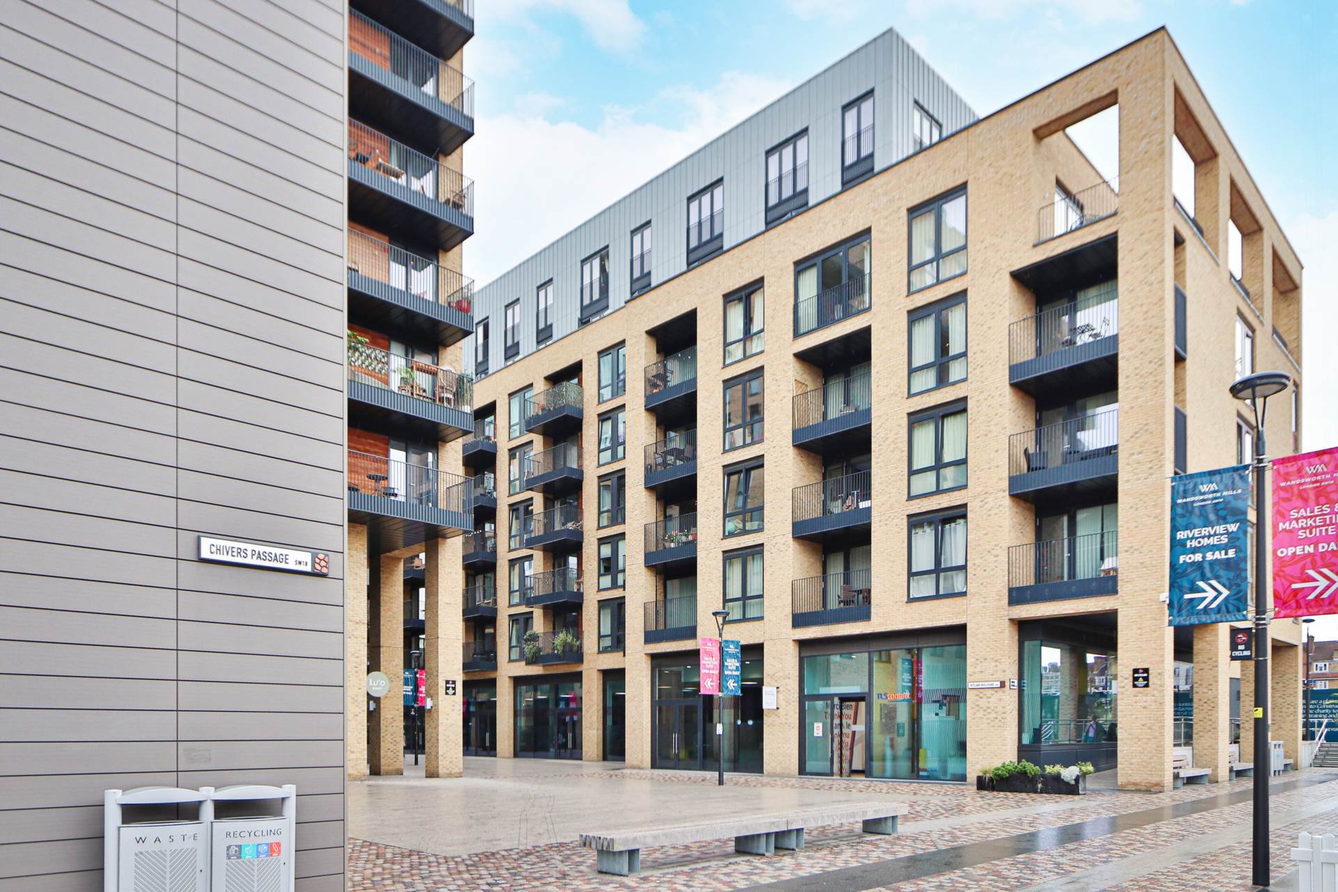 Chivers Passage, London, Image 1