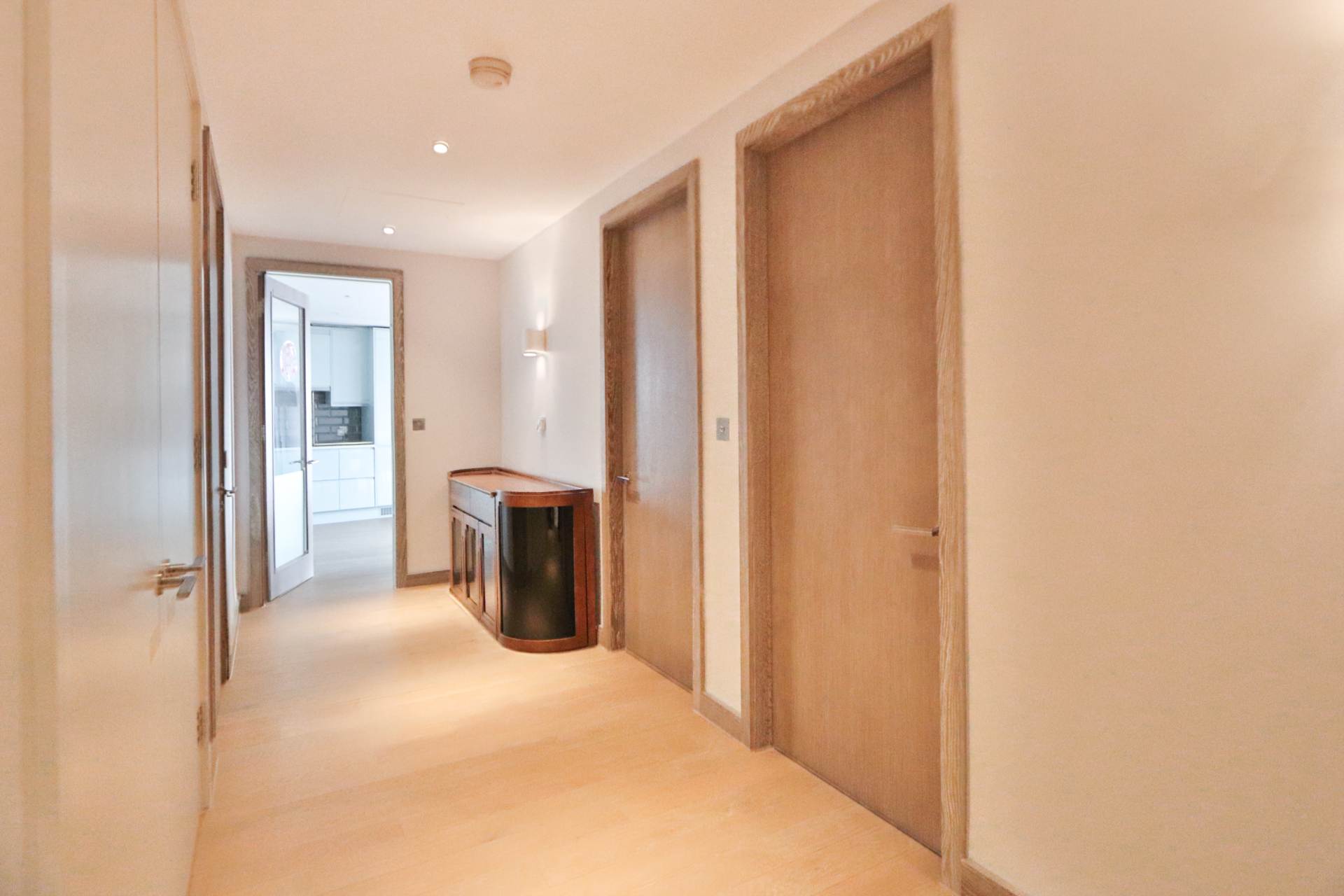 Chivers Passage, London, Image 15