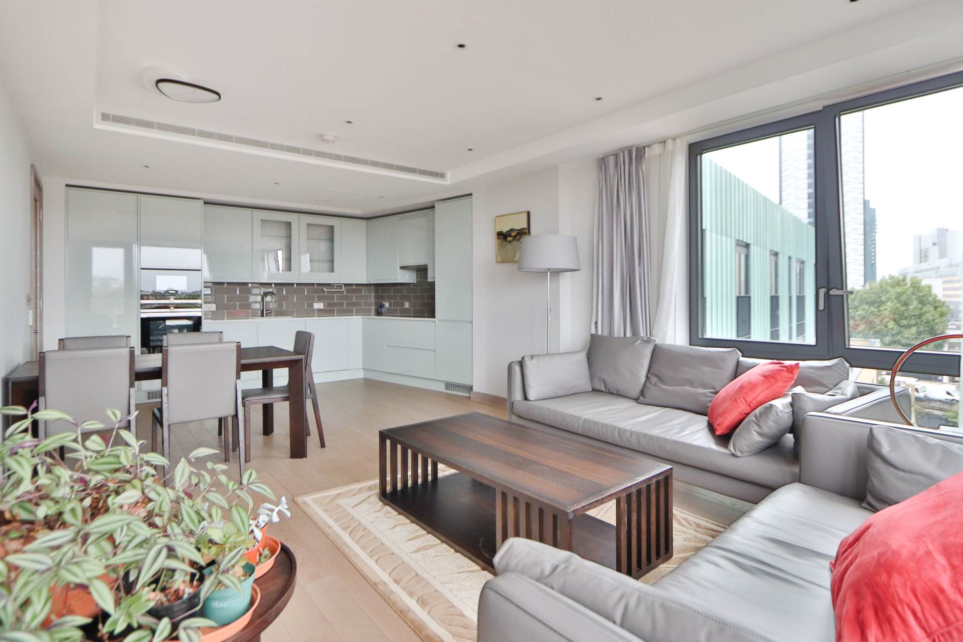 Chivers Passage, London, Image 3