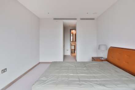 Chivers Passage, London, Image 8