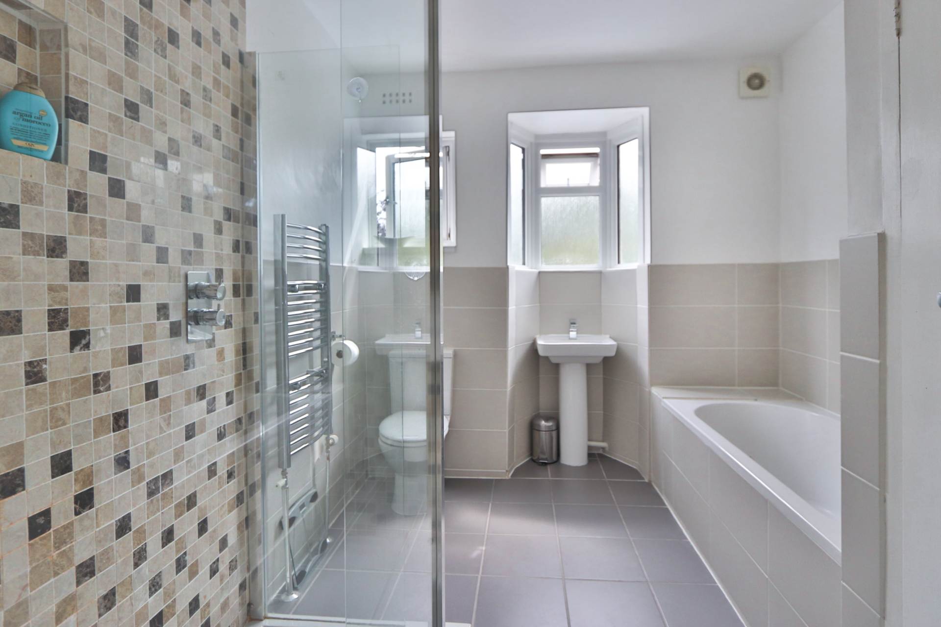 Buxton Drive, New Malden, Image 11