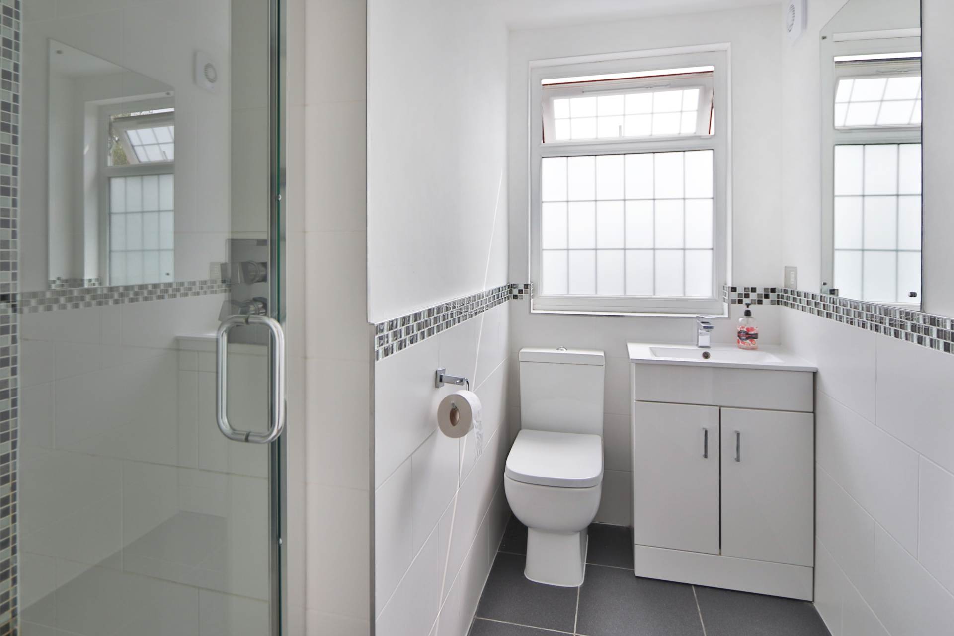 Buxton Drive, New Malden, Image 14