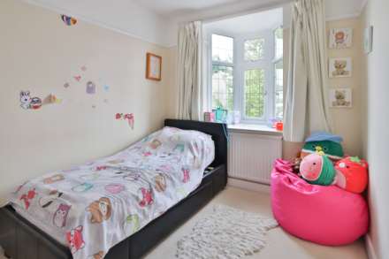 Buxton Drive, New Malden, Image 10