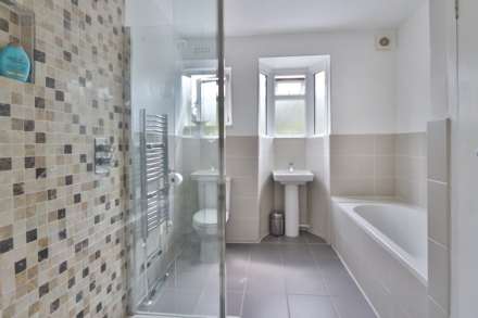 Buxton Drive, New Malden, Image 11