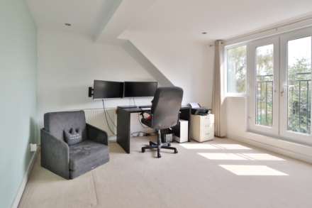 Buxton Drive, New Malden, Image 12