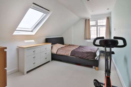 Buxton Drive, New Malden, Image 13