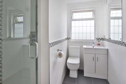 Buxton Drive, New Malden, Image 14