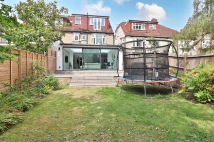 Buxton Drive, New Malden, Image 15