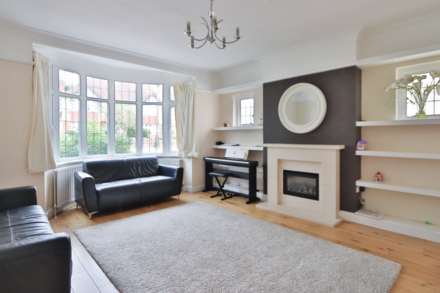 Buxton Drive, New Malden, Image 5