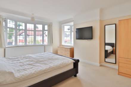 Buxton Drive, New Malden, Image 9