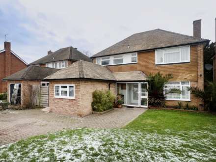 4 Bedroom Semi-Detached, Cleveland Gardens, Worcester Park