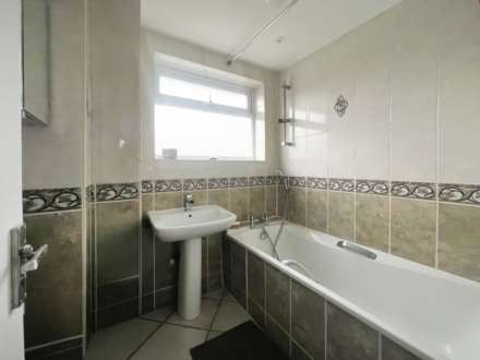 Cleveland Gardens, Worcester Park, Image 14