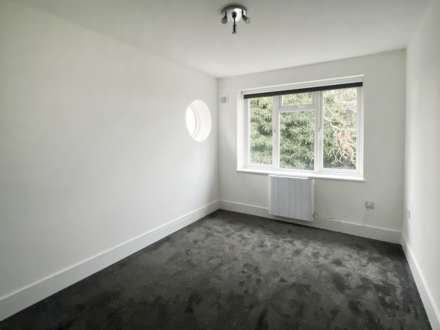 St Philips Avenue, Worcester Park, Image 4