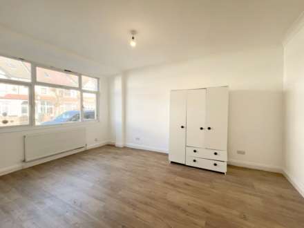 Links Road, London, Image 2