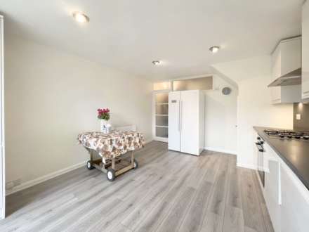 St James Close, New Malden, Image 4