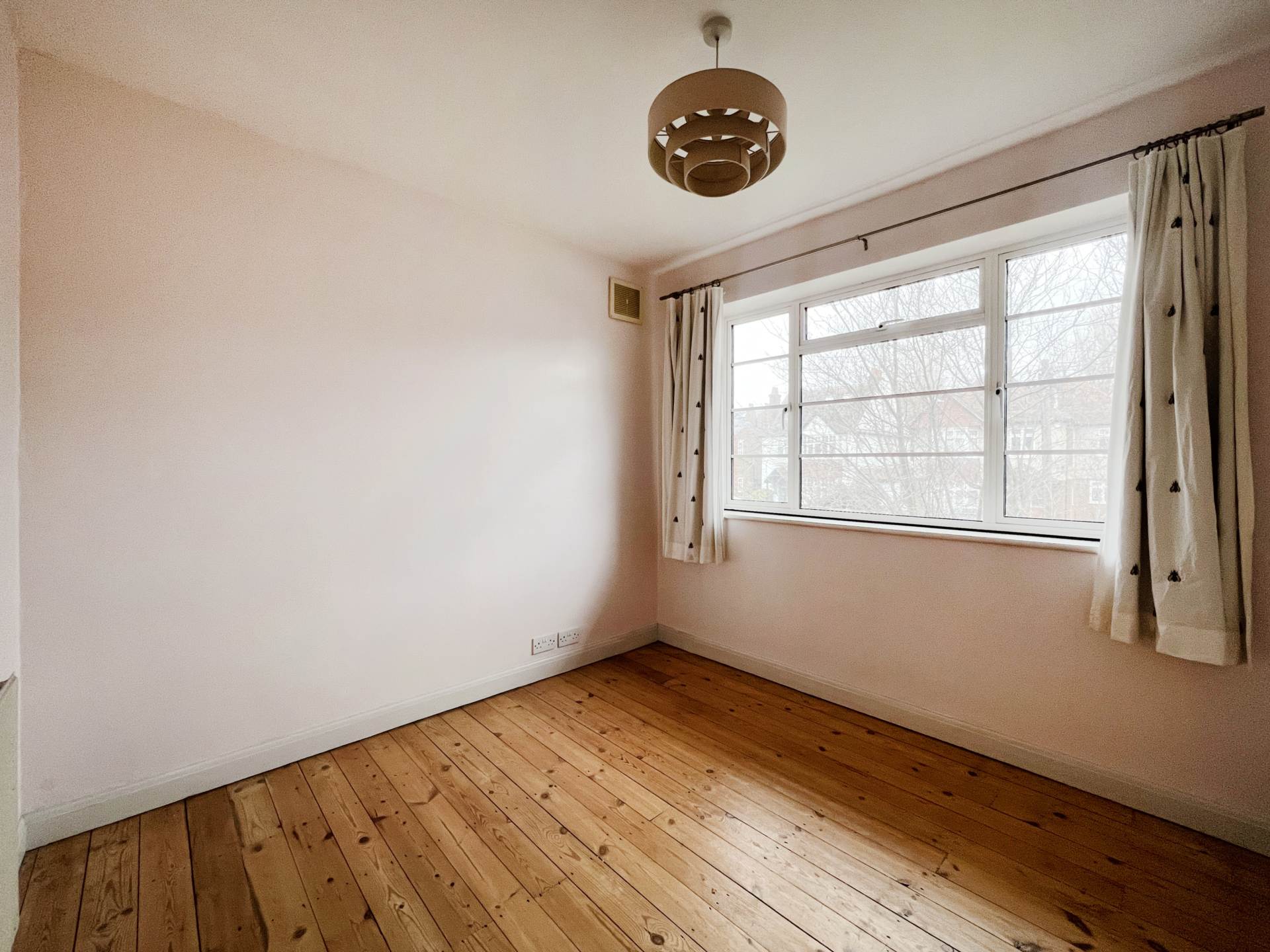 Richmond Rd, London, Image 9