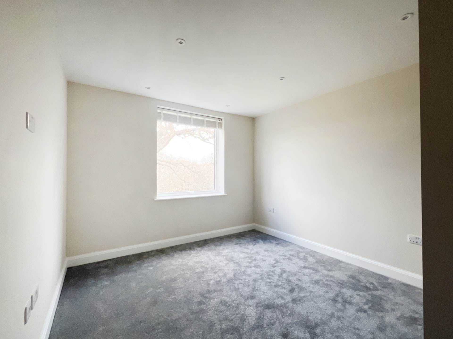 Woodfield Gardens, New Malden, Image 10