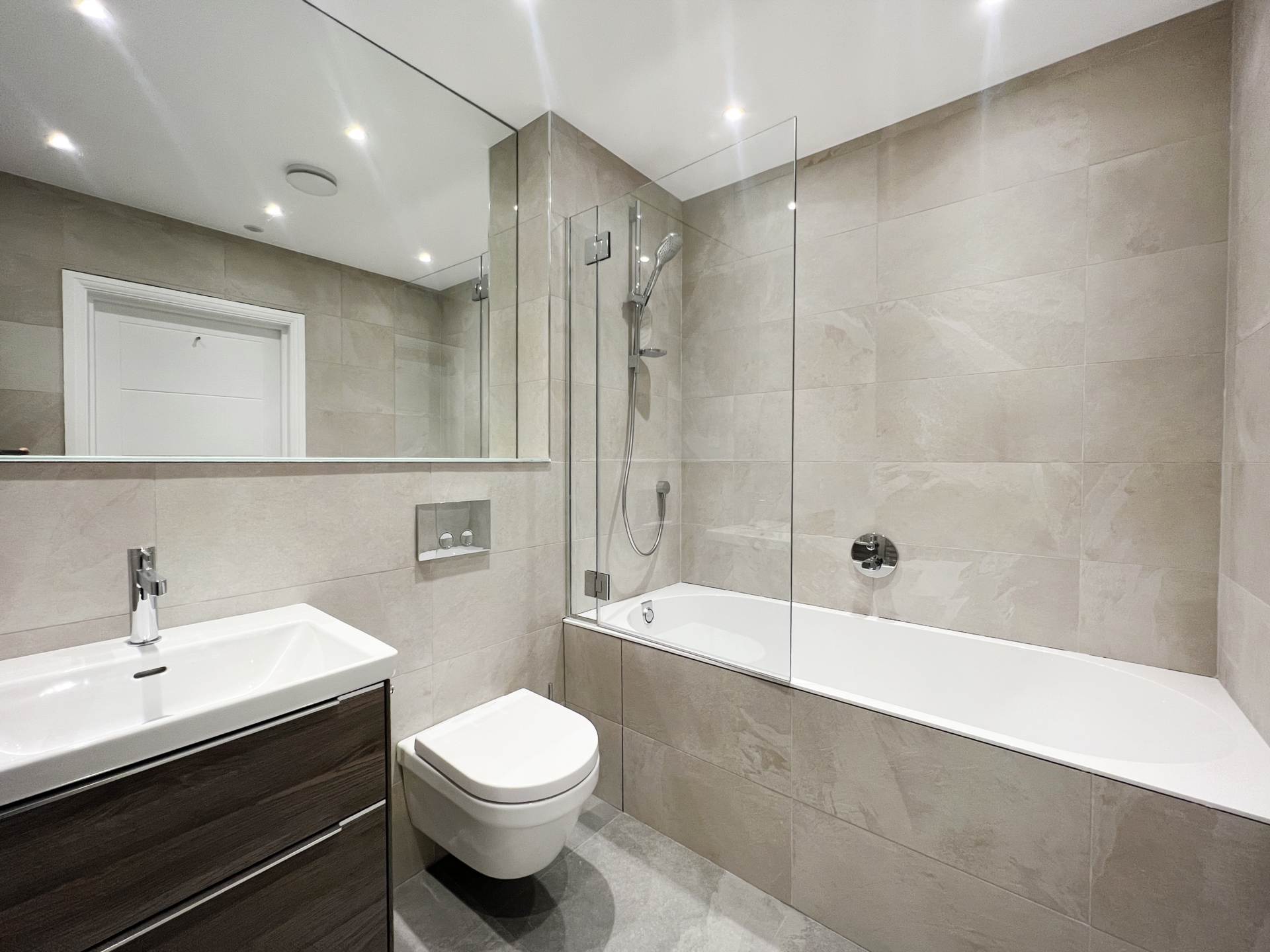 Woodfield Gardens, New Malden, Image 13