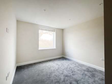 Woodfield Gardens, New Malden, Image 10