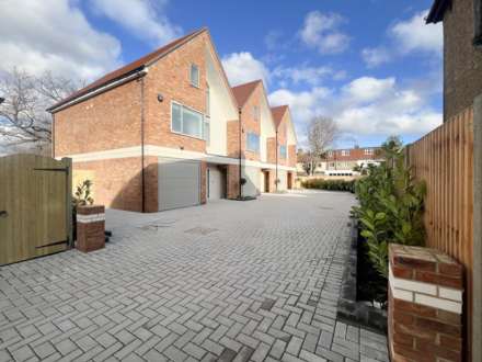 Woodfield Gardens, New Malden, Image 2