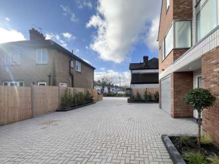 Woodfield Gardens, New Malden, Image 26