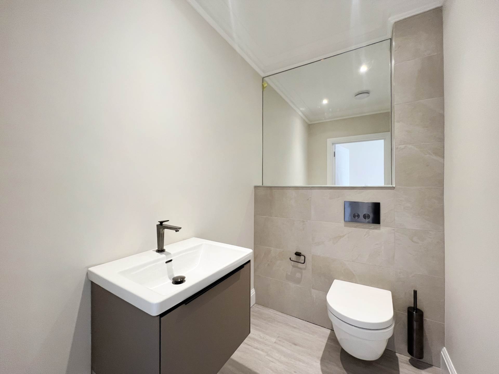 Woodfield Gardens, New Malden, Image 8