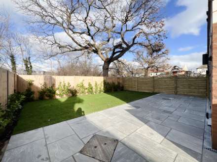 Woodfield Gardens, New Malden, Image 24