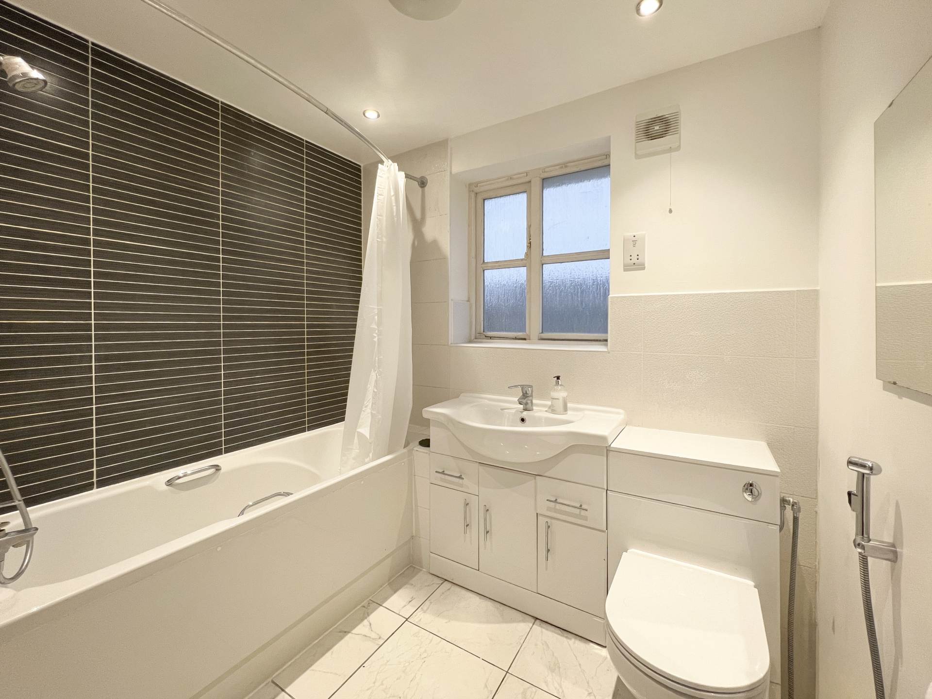 Windrush, New Malden, Image 15