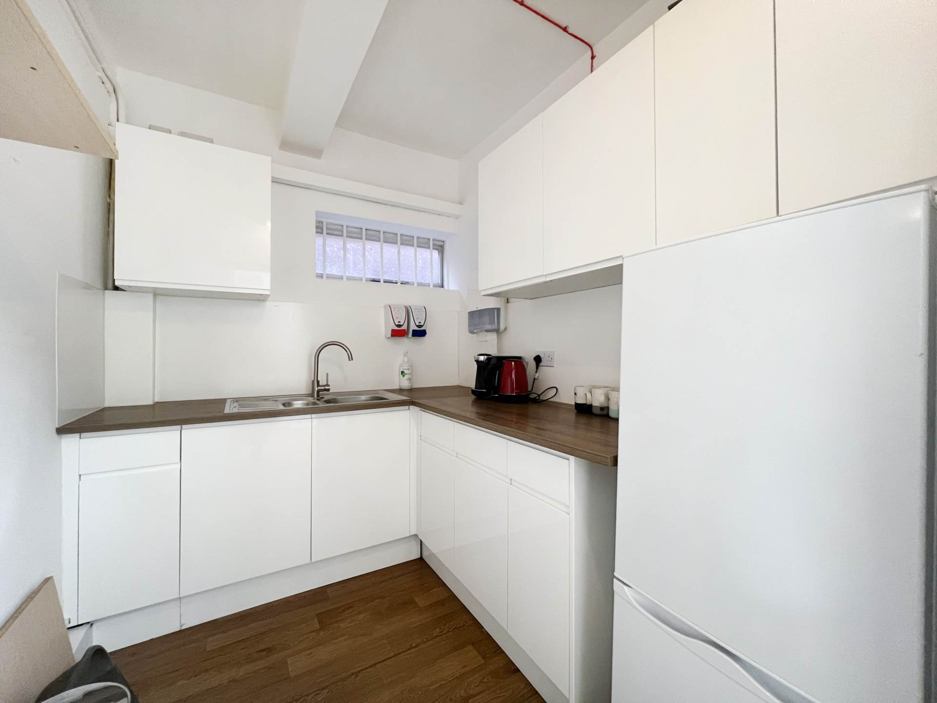 High Street, New Malden, Image 14