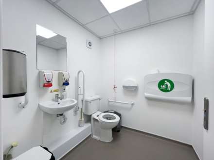 High Street, New Malden, Image 11