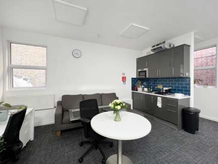 High Street, New Malden, Image 20