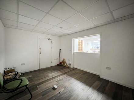 High Street, New Malden, Image 6