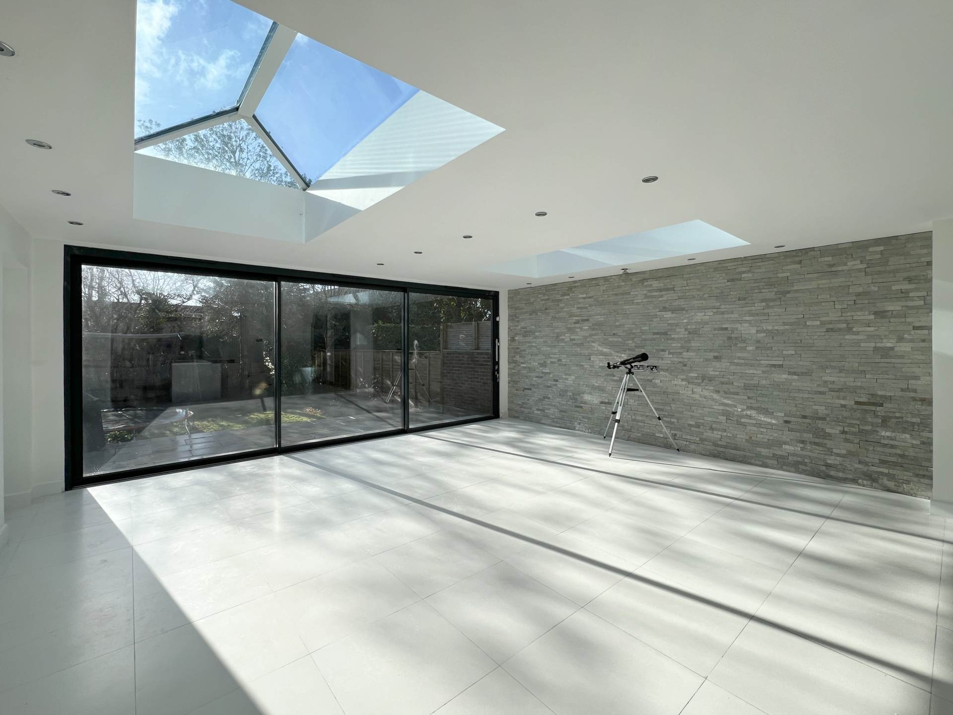 Buxton Drive, New Malden, Image 11