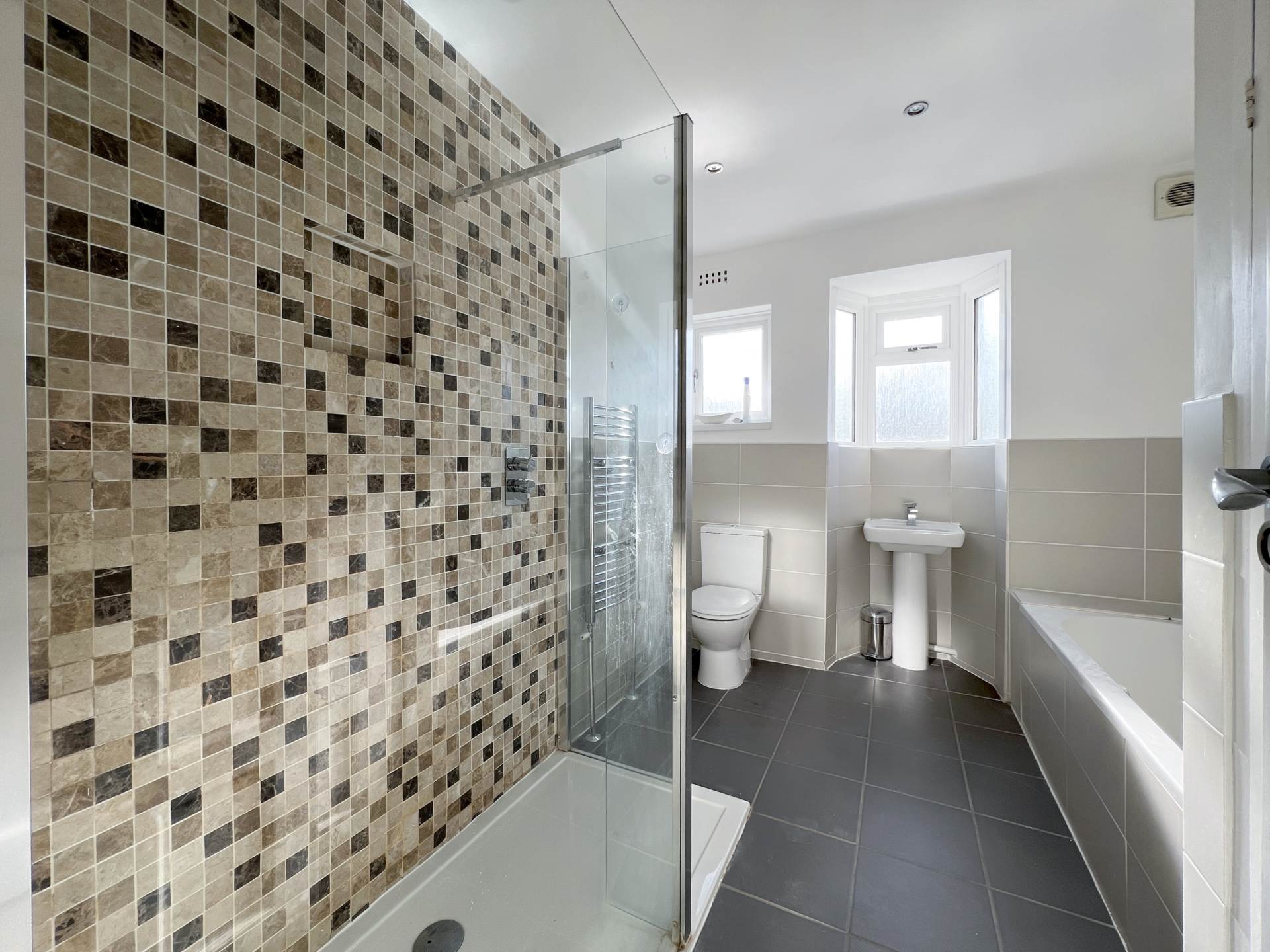 Buxton Drive, New Malden, Image 12