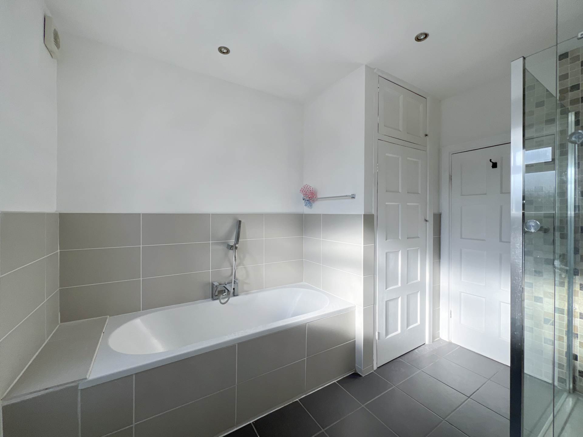 Buxton Drive, New Malden, Image 13