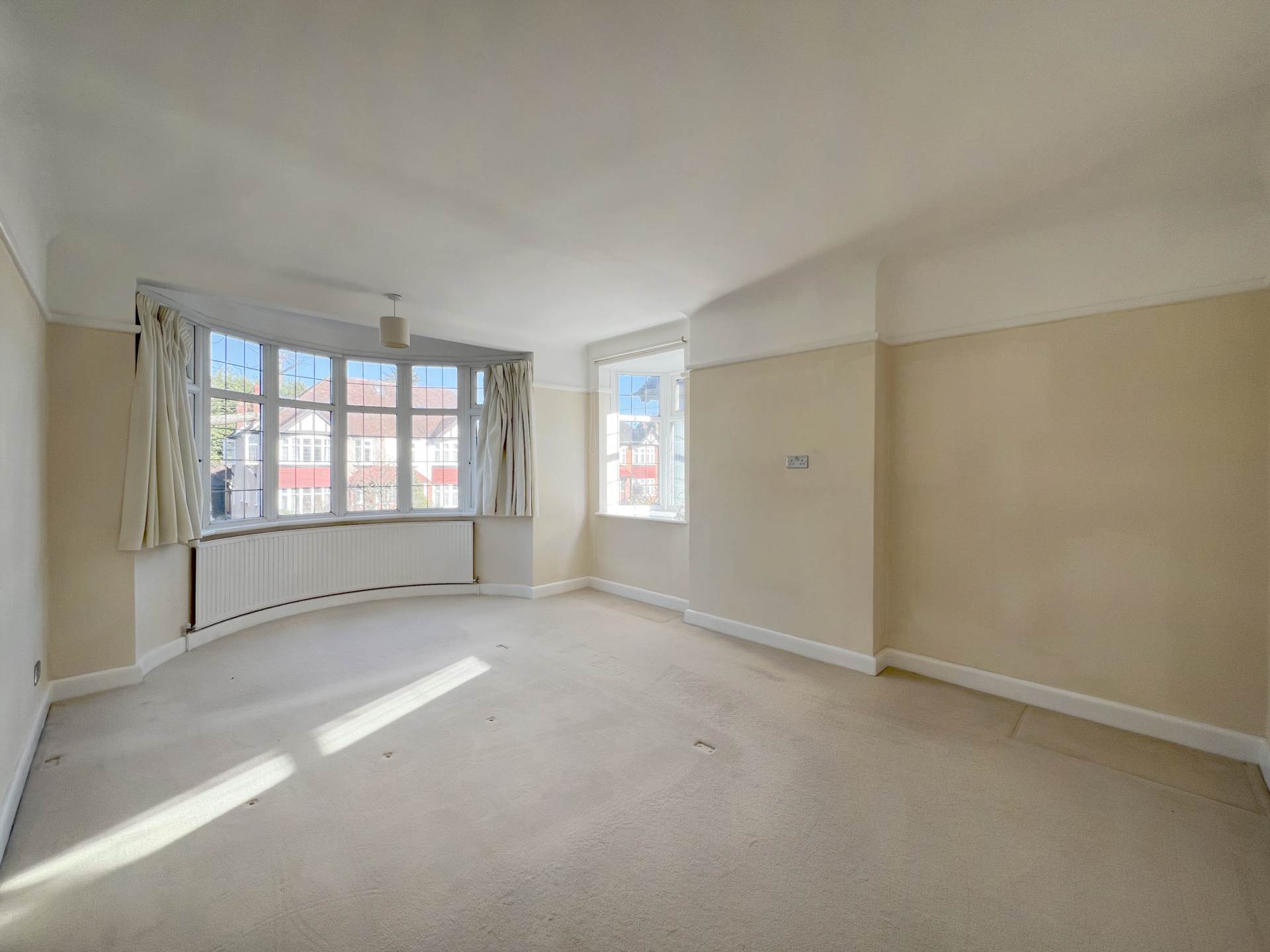 Buxton Drive, New Malden, Image 16