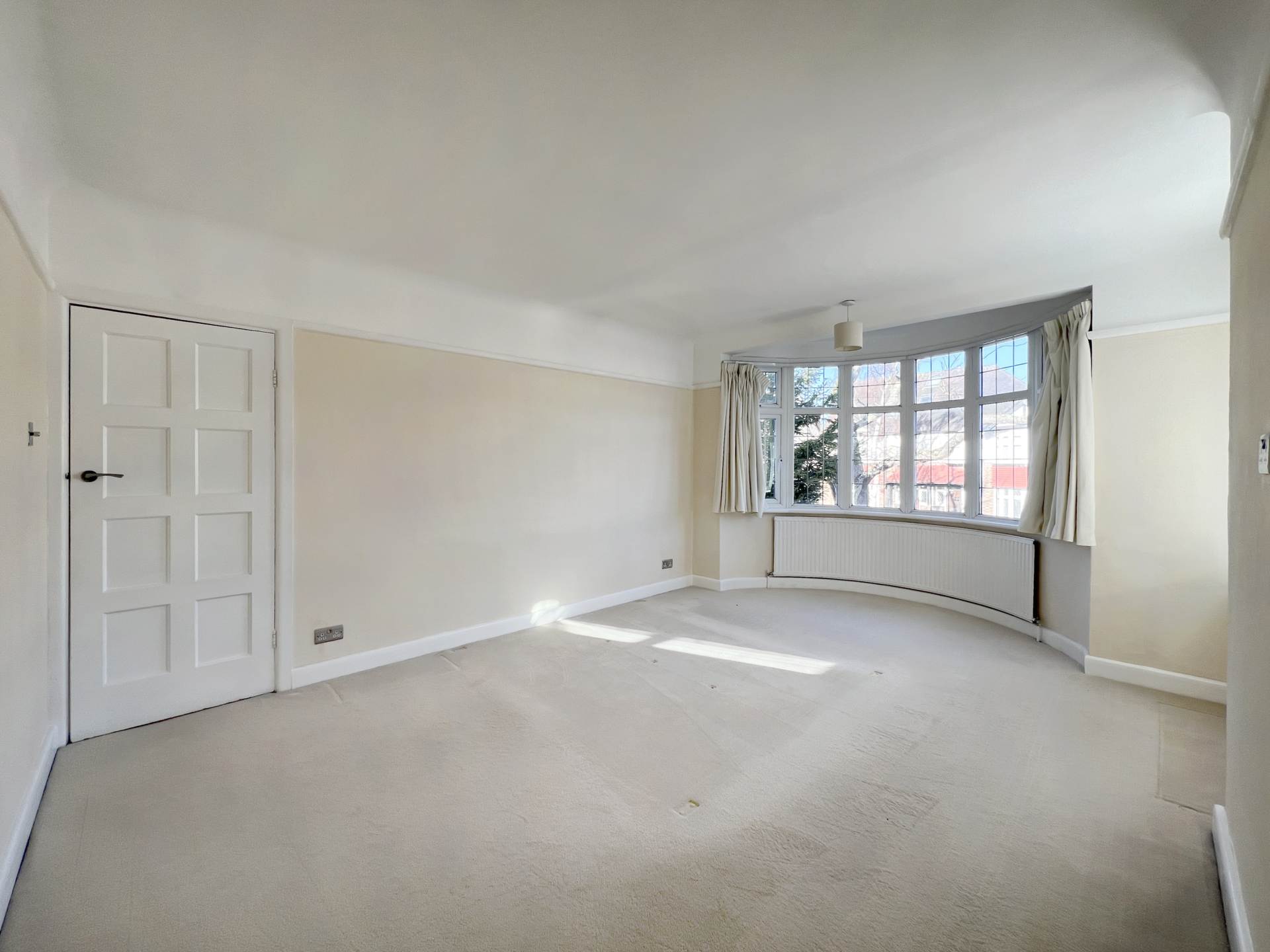 Buxton Drive, New Malden, Image 17